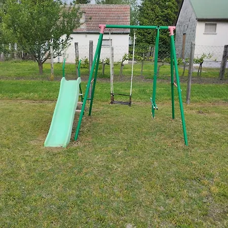 Aliz Es Martin Vendeghaz بيت للعطل Balatonmáriafürdő