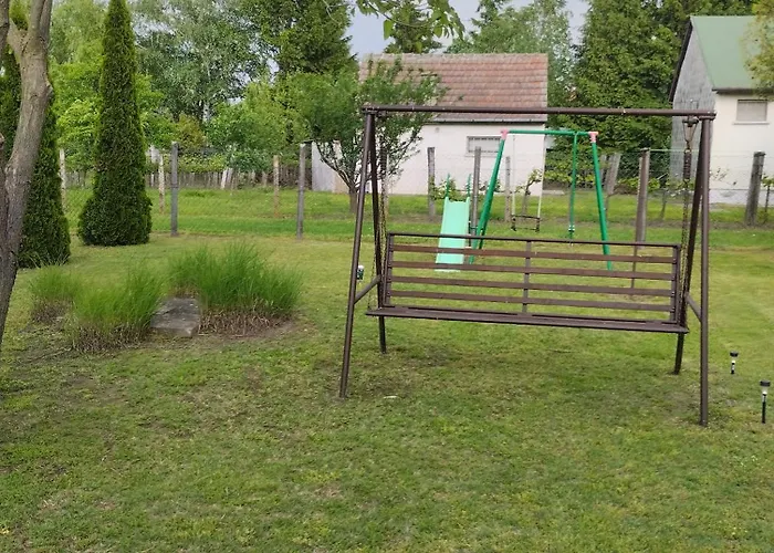 Aliz Es Martin Vendeghaz *